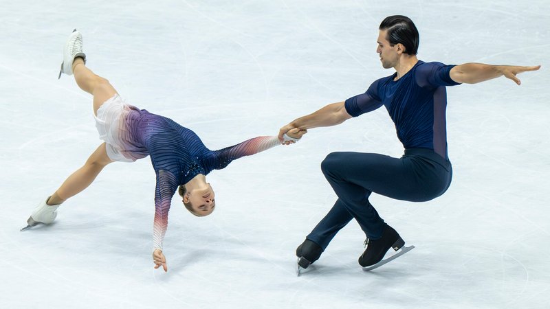 Minerva-Fabienne Hase und Nikita Volodin bei der Nebelhorn-Trophy 2025 | Bild: picture-alliance/dpa Minerva-Fabienne Hase und Nikita Volodin bei der Nebelhorn-Trophy 2025