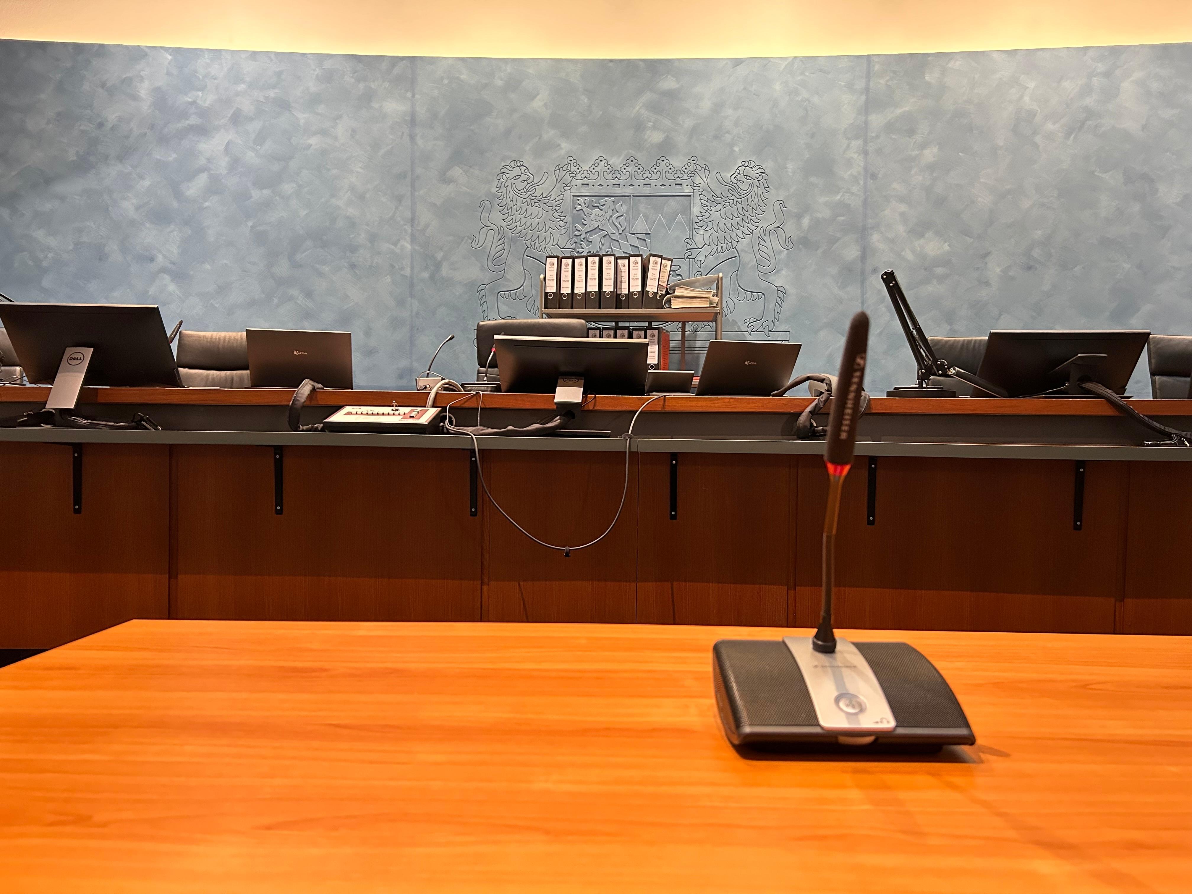 Im Saal des Landgerichts Hof. 