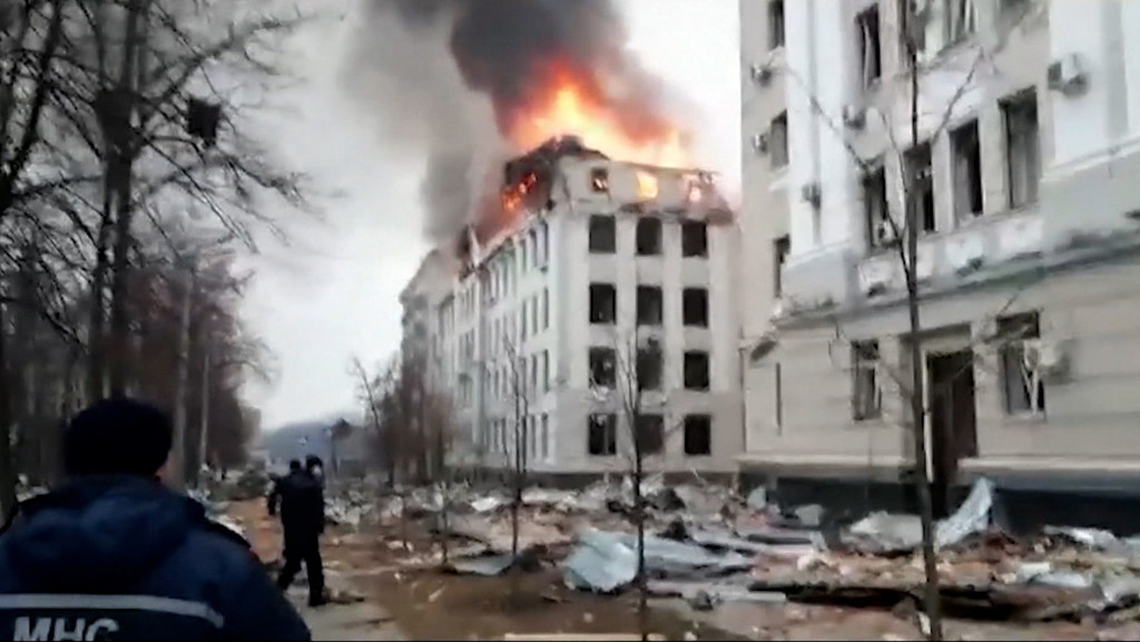 02. März: Russland treibt seine Militär-Offensive in der Ukraine voran. Heftige Kämpfe gab es unter anderem in Charkiw im Nordosten. Auch die Hafenstadt Mariupol lag unter Beschuss. | Bild: BR 02. März: Russland treibt seine Militär-Offensive in der Ukraine voran. Heftige Kämpfe gab es unter anderem in Charkiw im Nordosten. Auch die Hafenstadt Mariupol lag unter Beschuss.