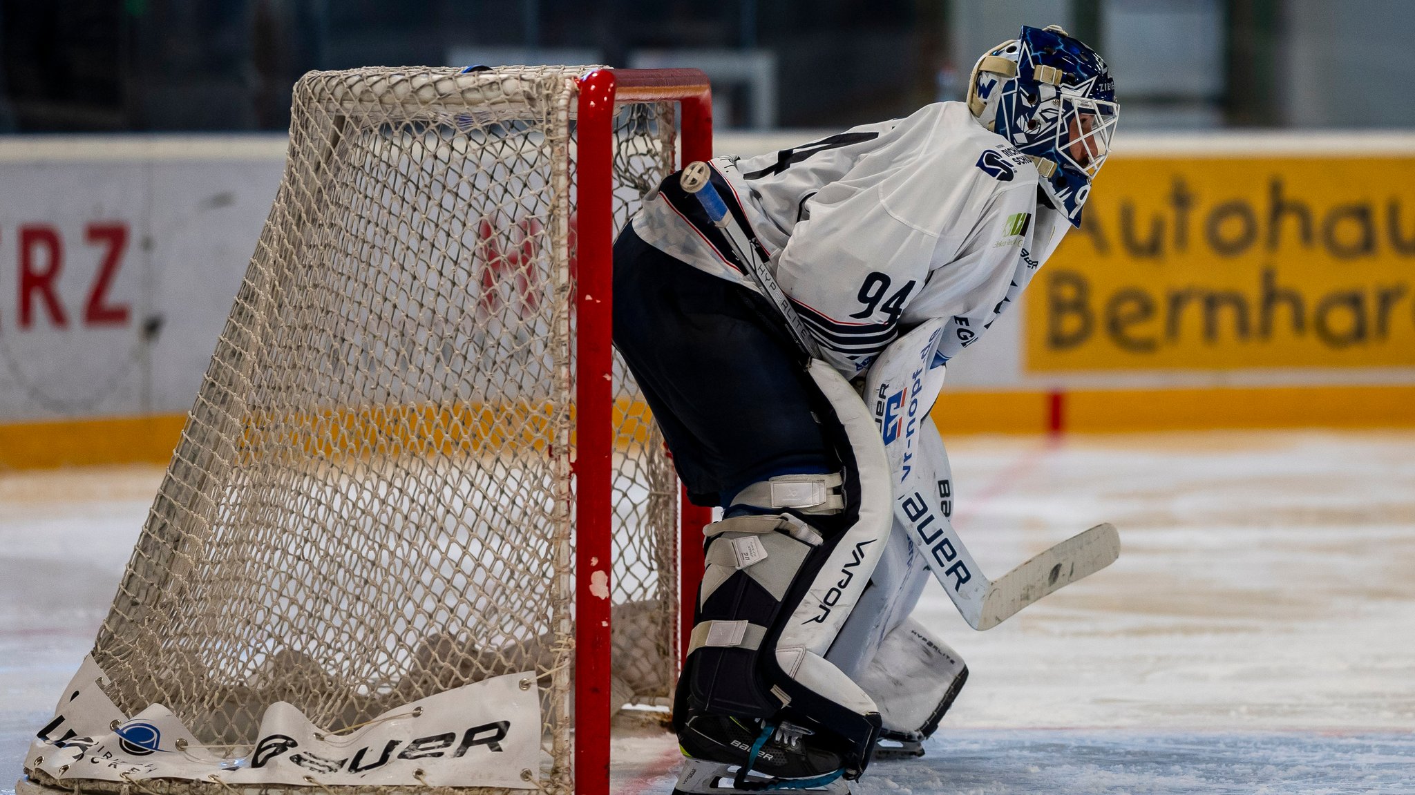 Marco Woelfl von den Blue Devils Weiden in Tor.