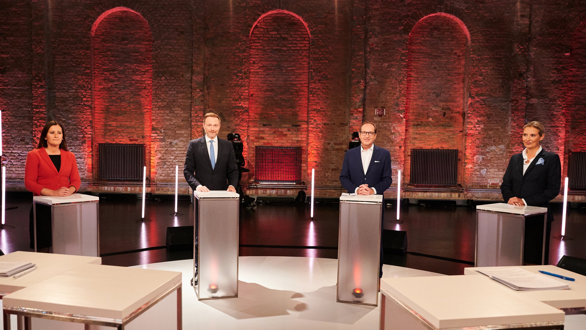 Von links: Janine Wissler (Die Linke), Christian Lindner (FDP), Alexander Dobrindt (CSU) und Alice Weidel (AfD) beim "Vierkampf" in der ARD.