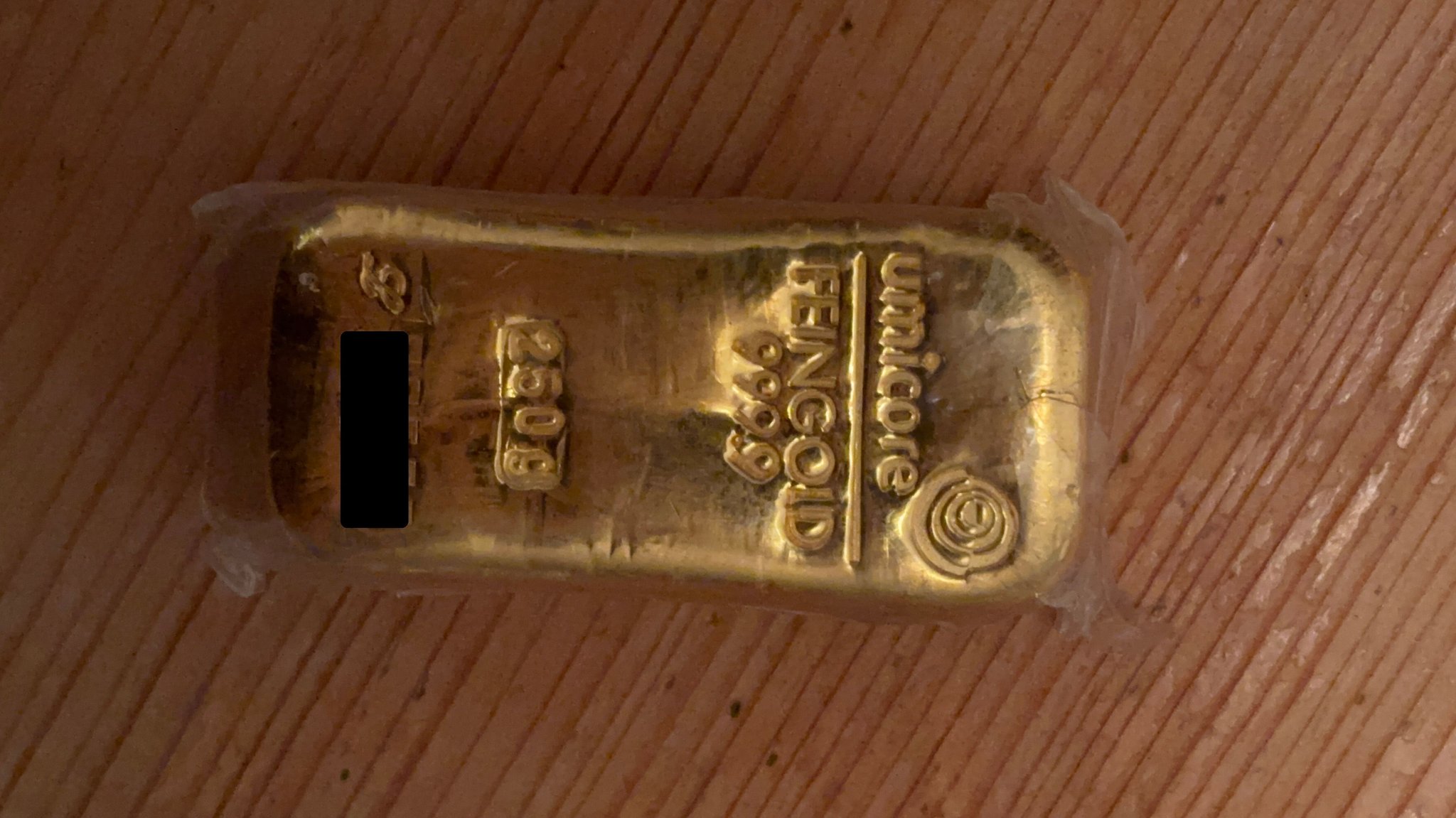 Mann kauft gebrauchten Tresor und findet Goldbarren darin