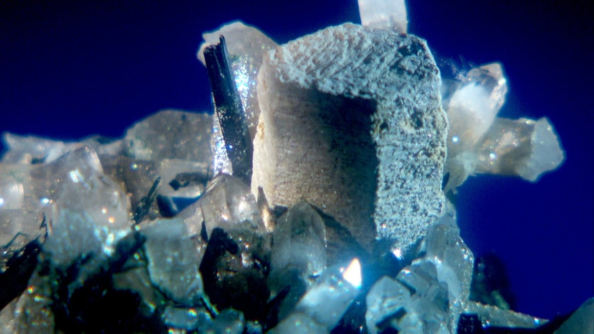 Das Erz Bastnäsit ist eines der wichtigsten Erze zur Gewinnung der Metalle der seltenen Erden.