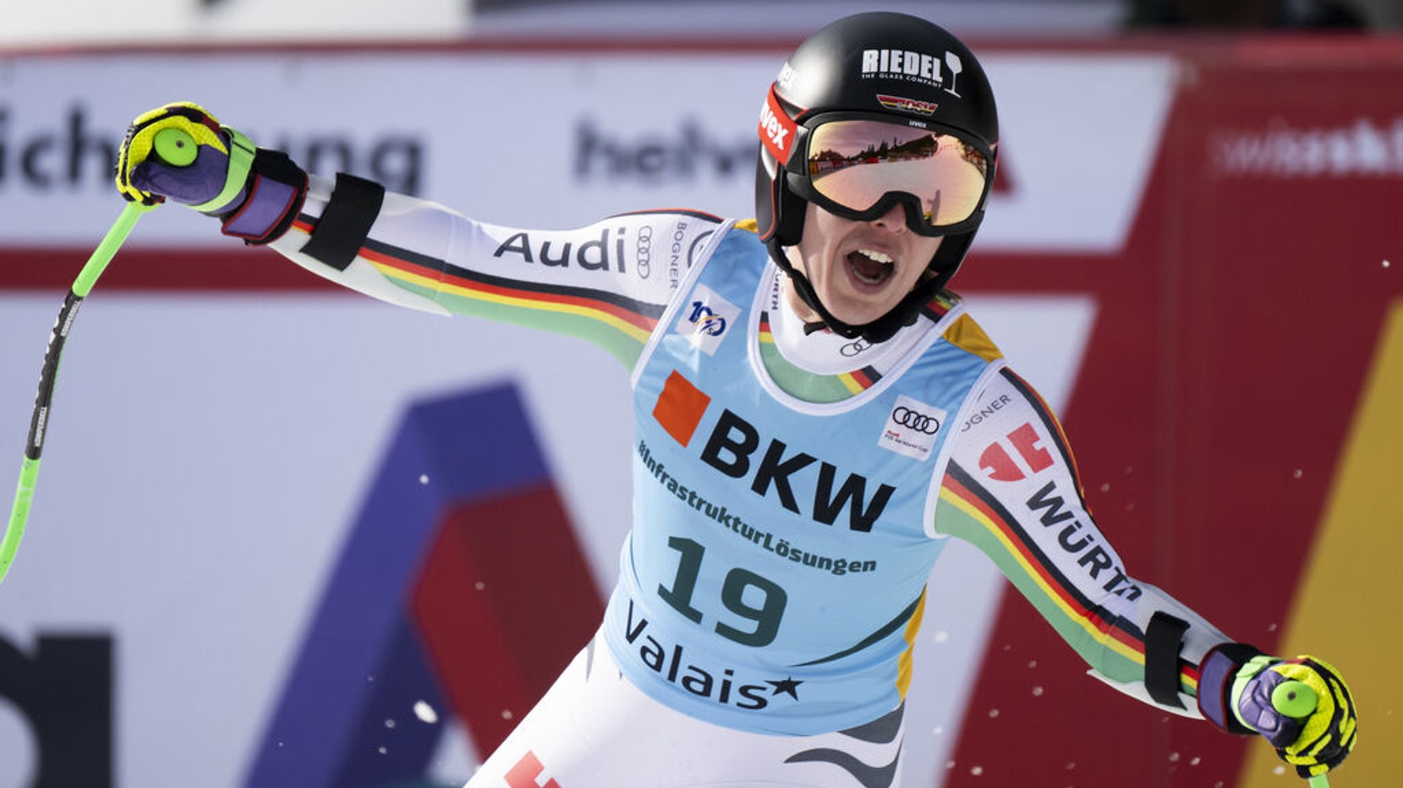 18.02.2024, Schweiz, Crans-Montana: Ski alpin: Weltcup, Super G, Damen. Kira Weidle aus Deutschland jubelt im Ziel. Foto: Alessandro Della Valle/KEYSTONE/dpa +++ dpa-Bildfunk +++