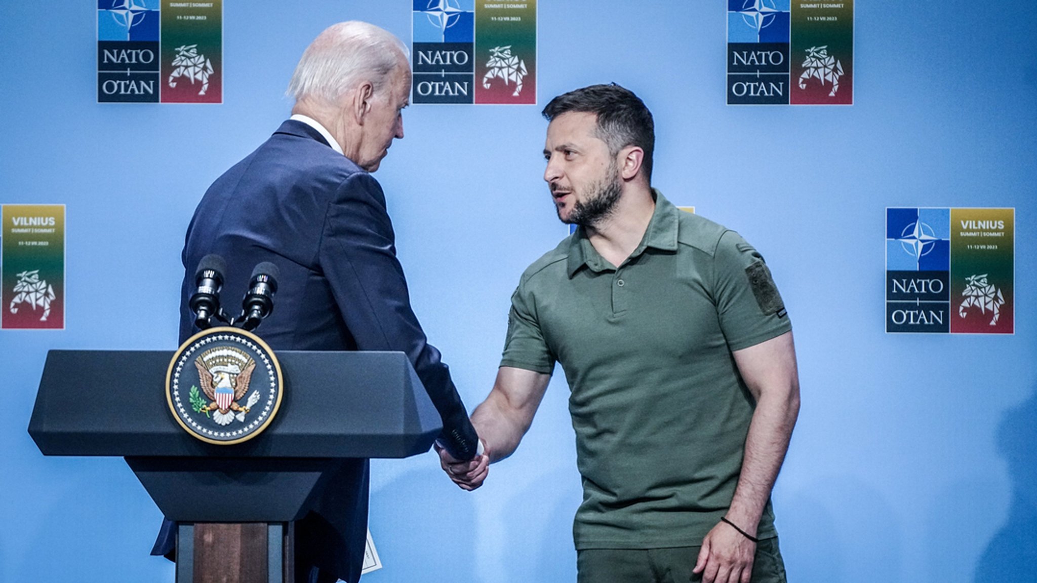 US-Präsident Joe Biden und Wolodymyr Selenskyj, Präsident der Ukraine, am Rande eines Nato-Gipfels (Archivbild)