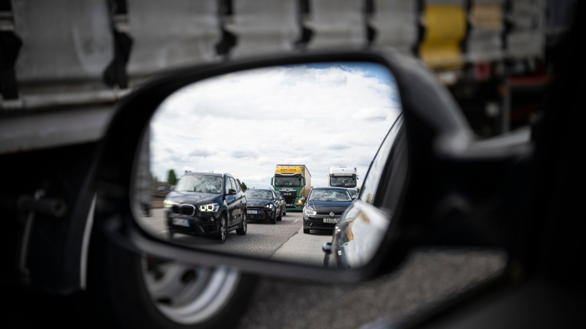 Am Wochenende könnte es es voll werden auf Bayerns Autobahnen. | Bild: picture alliance/dpa | Hannes P. Albert Am Wochenende könnte es es voll werden auf Bayerns Autobahnen.