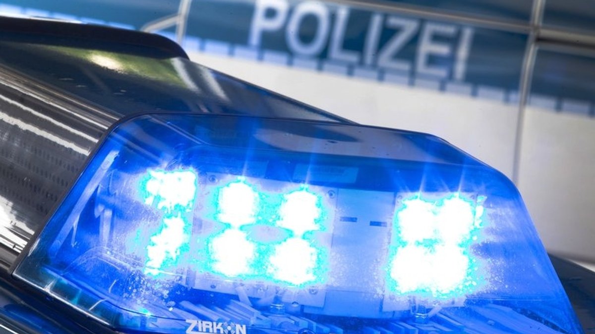 Blaulicht auf Polizeiauto (Symbolbild)