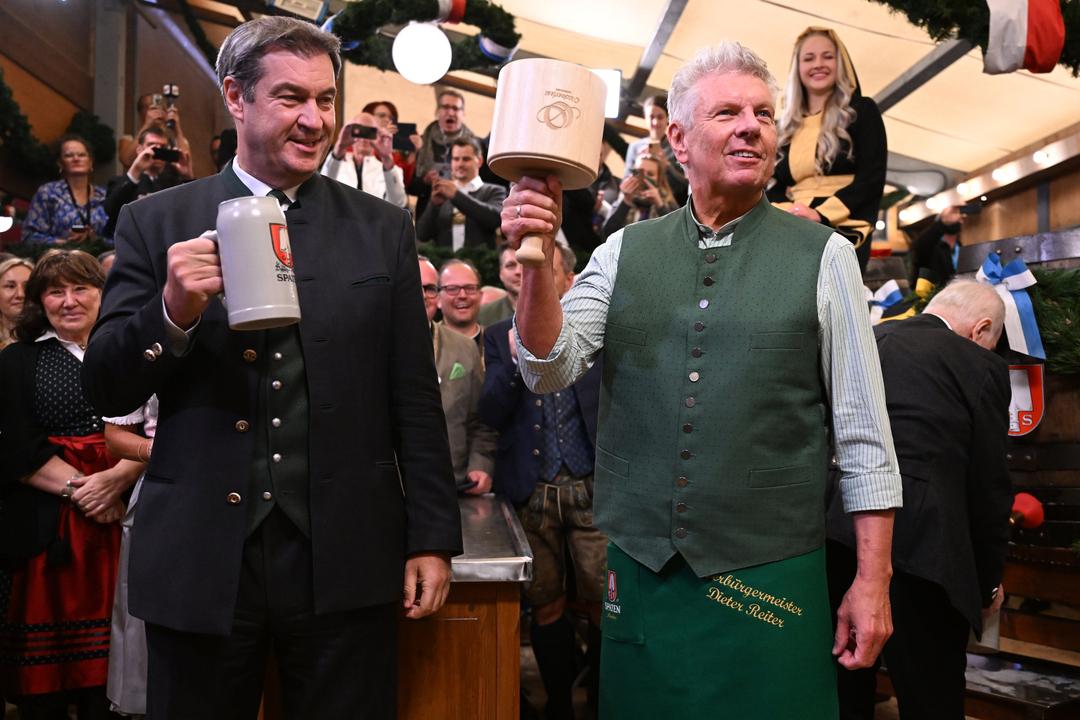 O'zapft is: OB Reiter eröffnet mit drei Schlägen das Oktoberfest