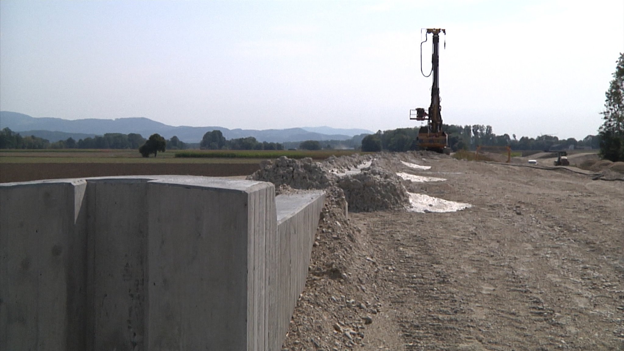 Hochwasserschutz: Deichbau in Niederbayern