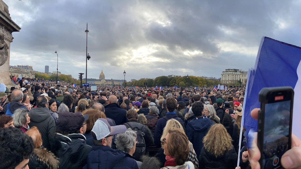 Zehntausende demonstrieren in Paris gegen Antisemitismus