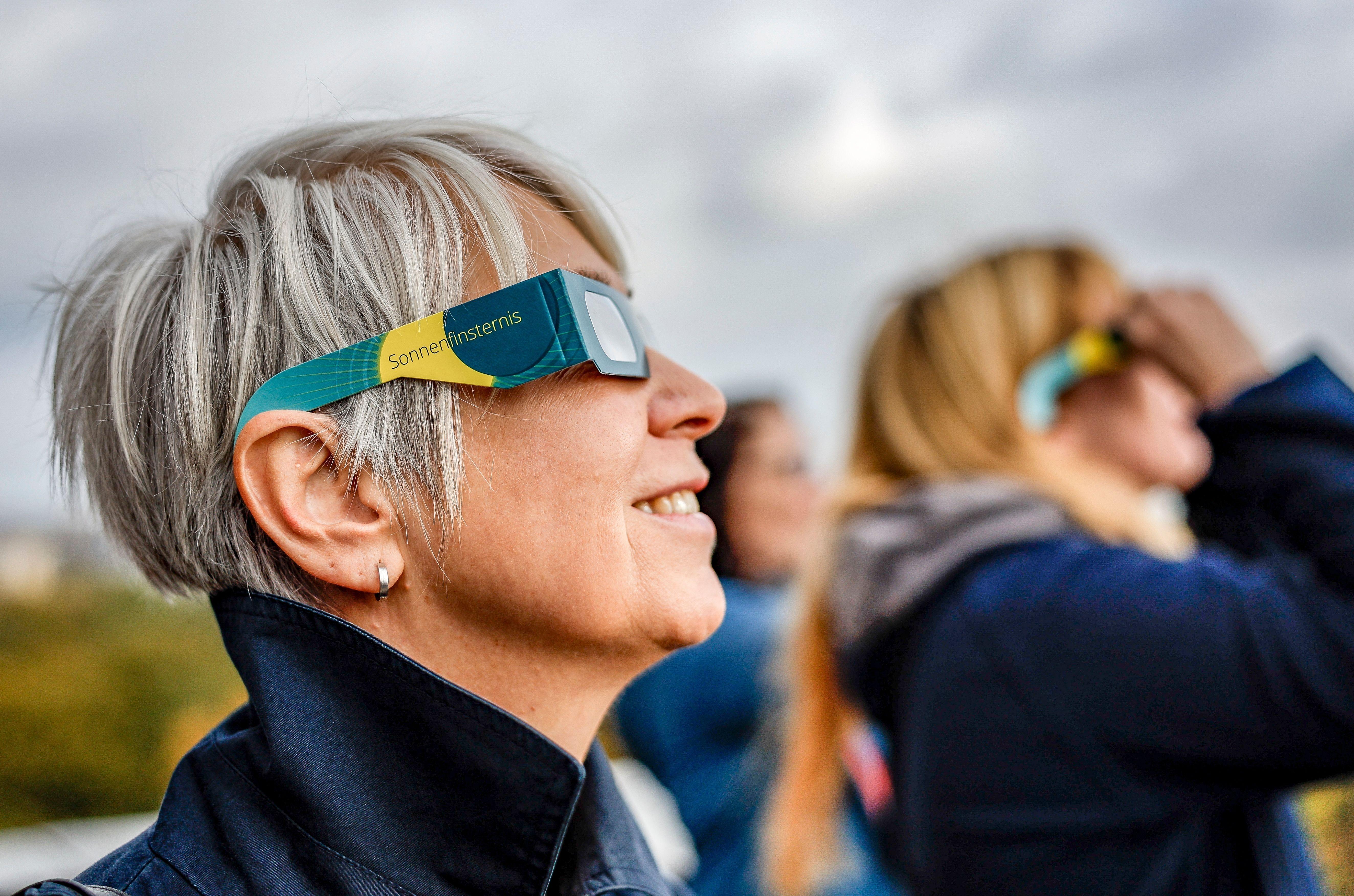 How to watch a solar eclipse: Here's how - | and how not to