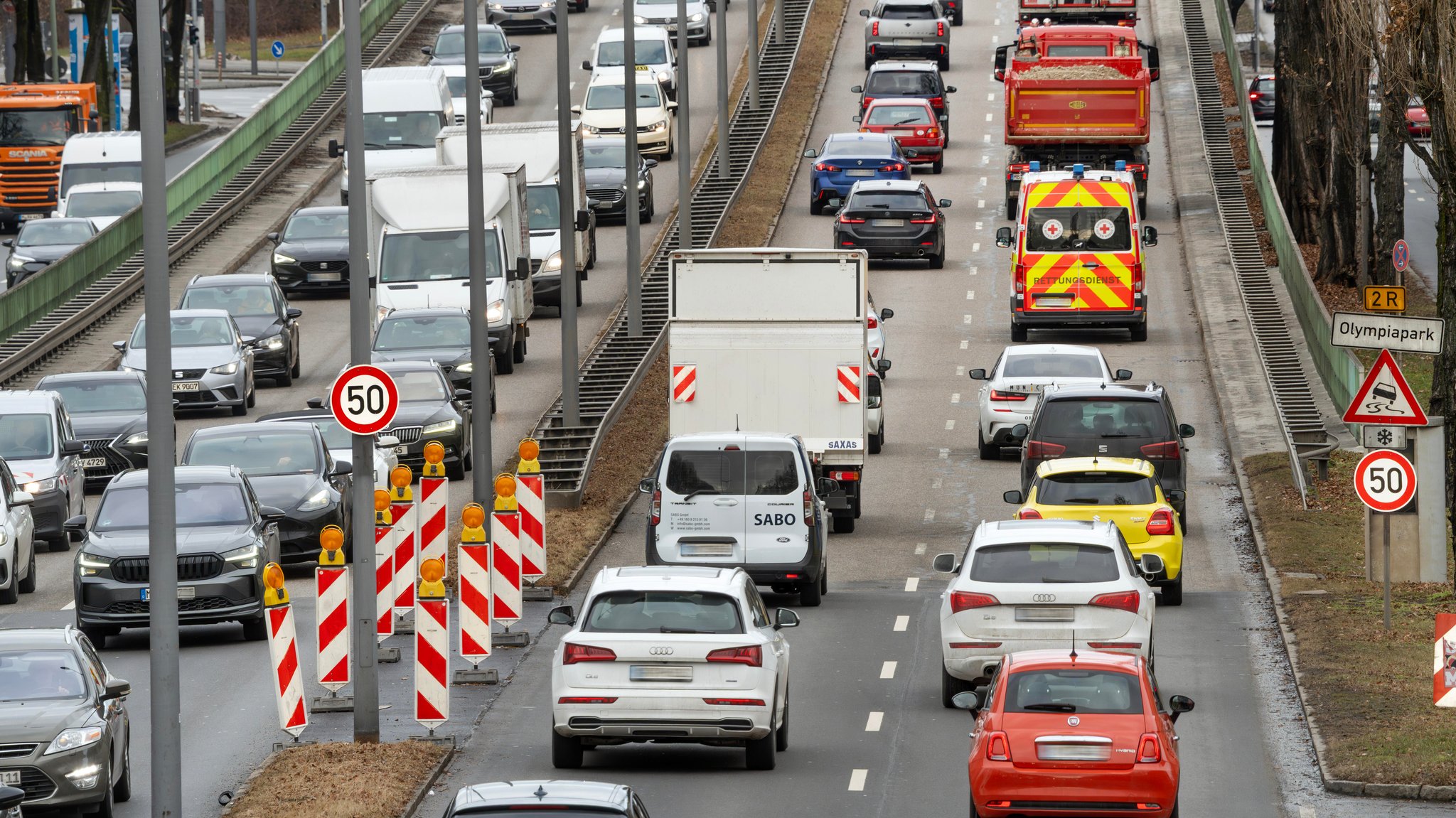 Seit 13. Januar 2026 gilt wieder Tempo 50 auf der Landshuter Allee. | Bild: picture alliance / Wolfgang Maria Weber Seit 13. Januar 2026 gilt wieder Tempo 50 auf der Landshuter Allee.
