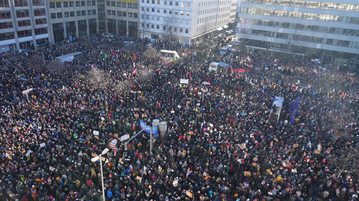 Gegen rechts: Tausende Menschen in Franken auf der Straße