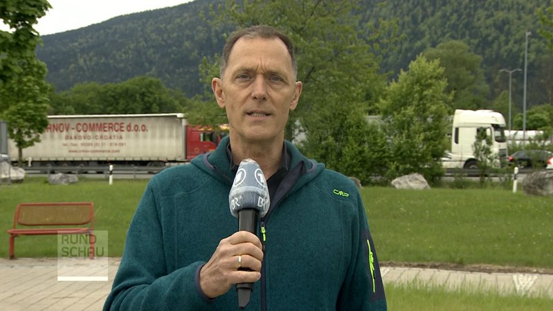 BR-Korrespondent Diethard Kühne berichtet von Grenzübergang Kiefersfelden.