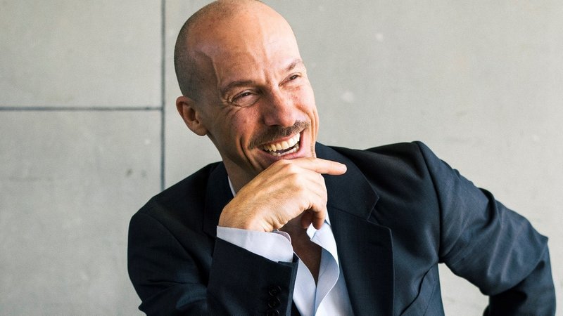 Der Choreograph Richard Siegal wird in der Spielzeit 2025/2026 das Ballett am Nürnberger Staatstheater leiten. | Bild: Luis Alberto Rodríguez Der Choreograph Richard Siegal wird in der Spielzeit 2025/2026 das Ballett am Nürnberger Staatstheater leiten.