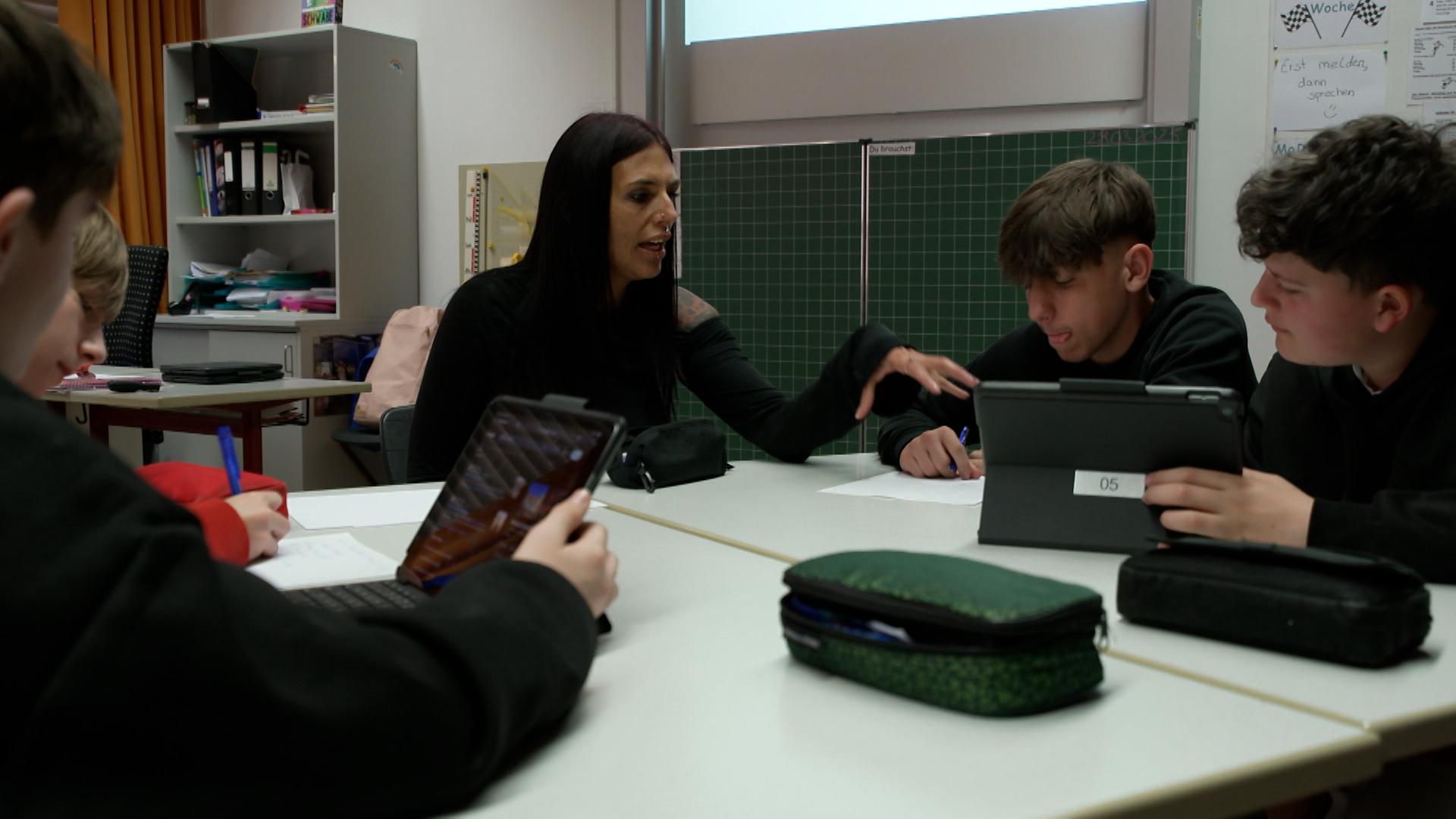 Heute wurde der Deutsche Lehrkräftepreis verliehen. Lehrer und Schüler durten dabei abstimmen. Eine Preisträgerin kommt aus Schnaittach in Mittelfranken und wir haben sie besucht.