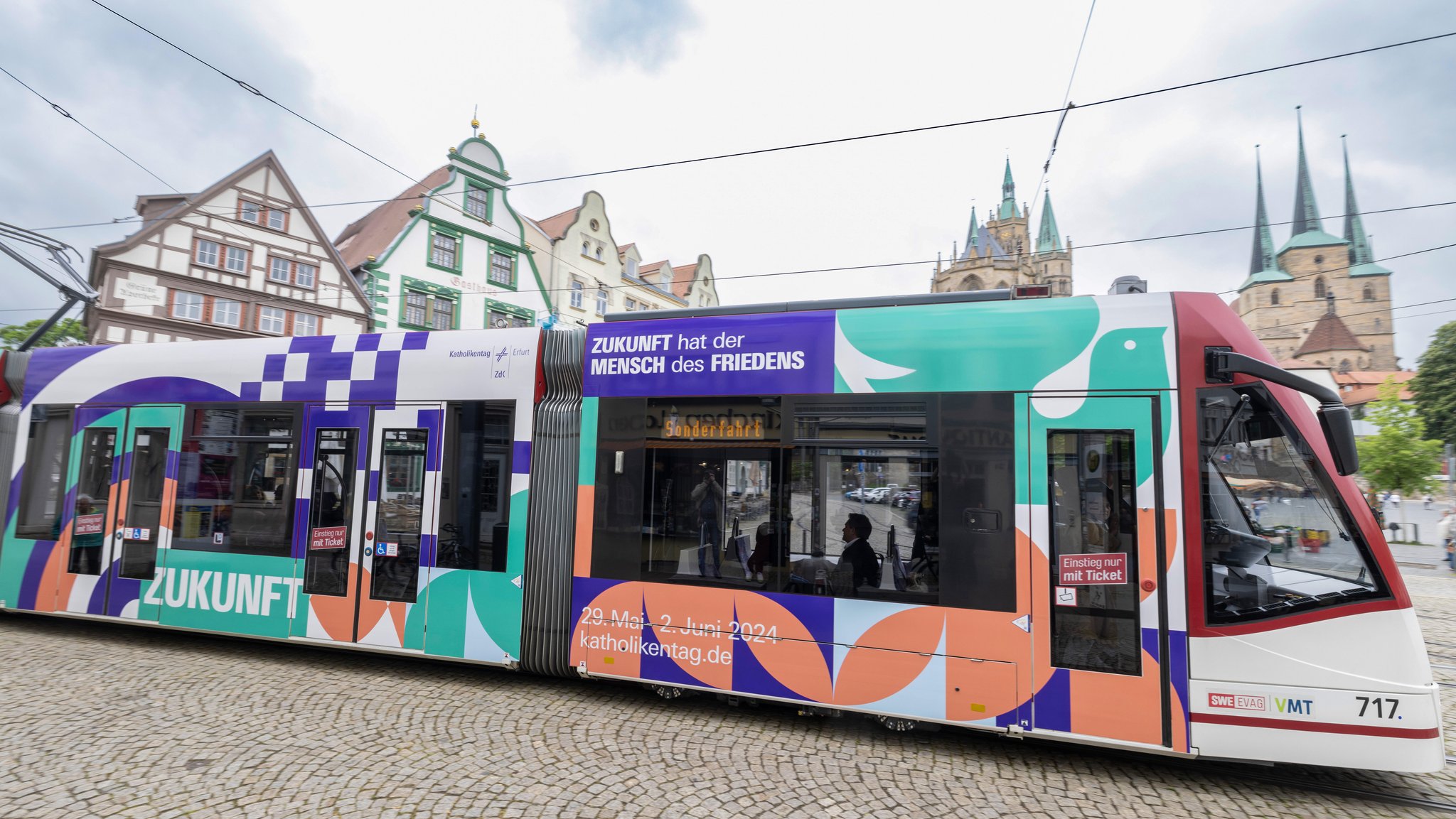 "Katholikentags-Straßenbahn" in Erfurt