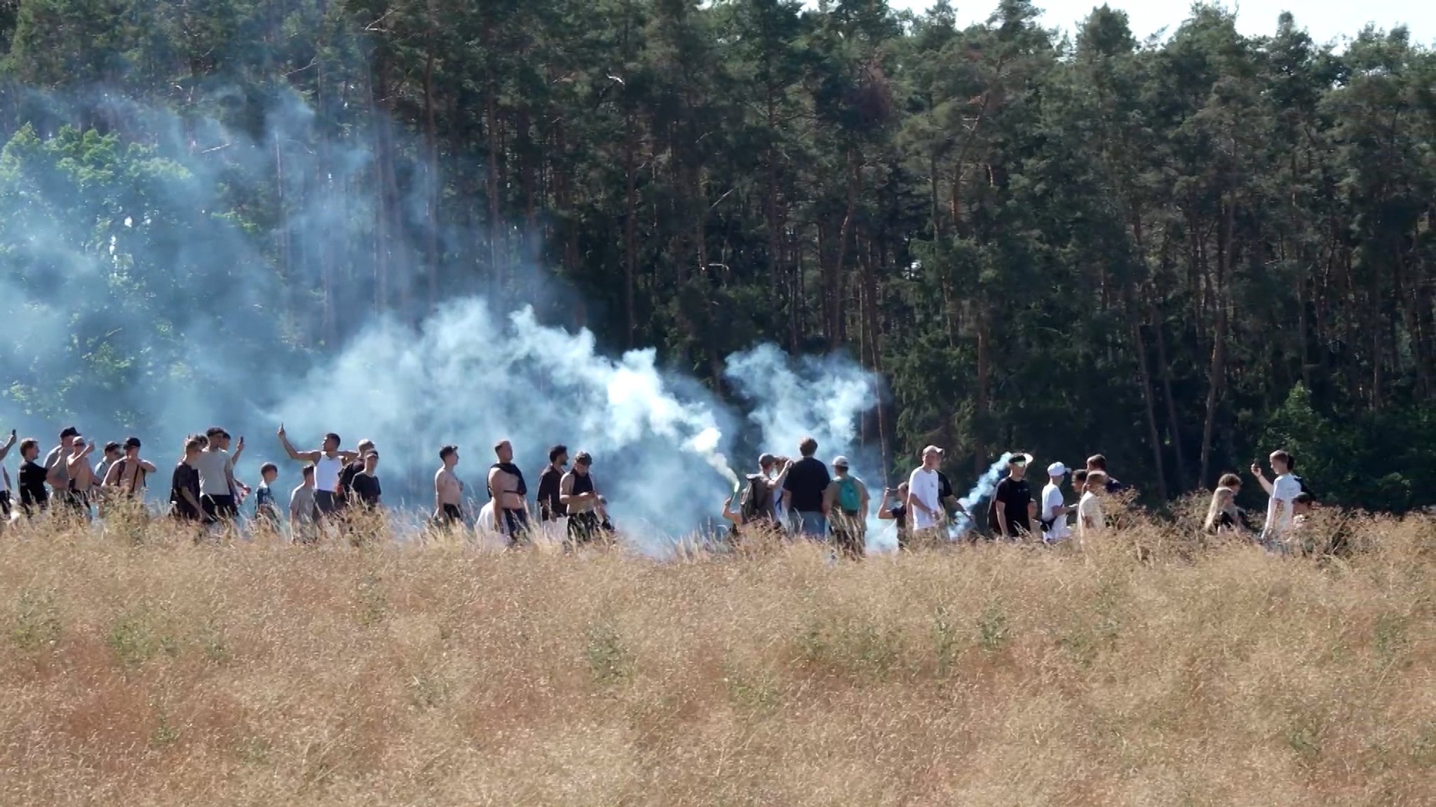 In Altschauerberg haben sich wie jedes Jahr Tausende Menschen zum "Schanzenfest" versammelt. | Bild: Bayerischer Rundfunk 2026 In Altschauerberg haben sich wie jedes Jahr Tausende Menschen zum "Schanzenfest" versammelt.
