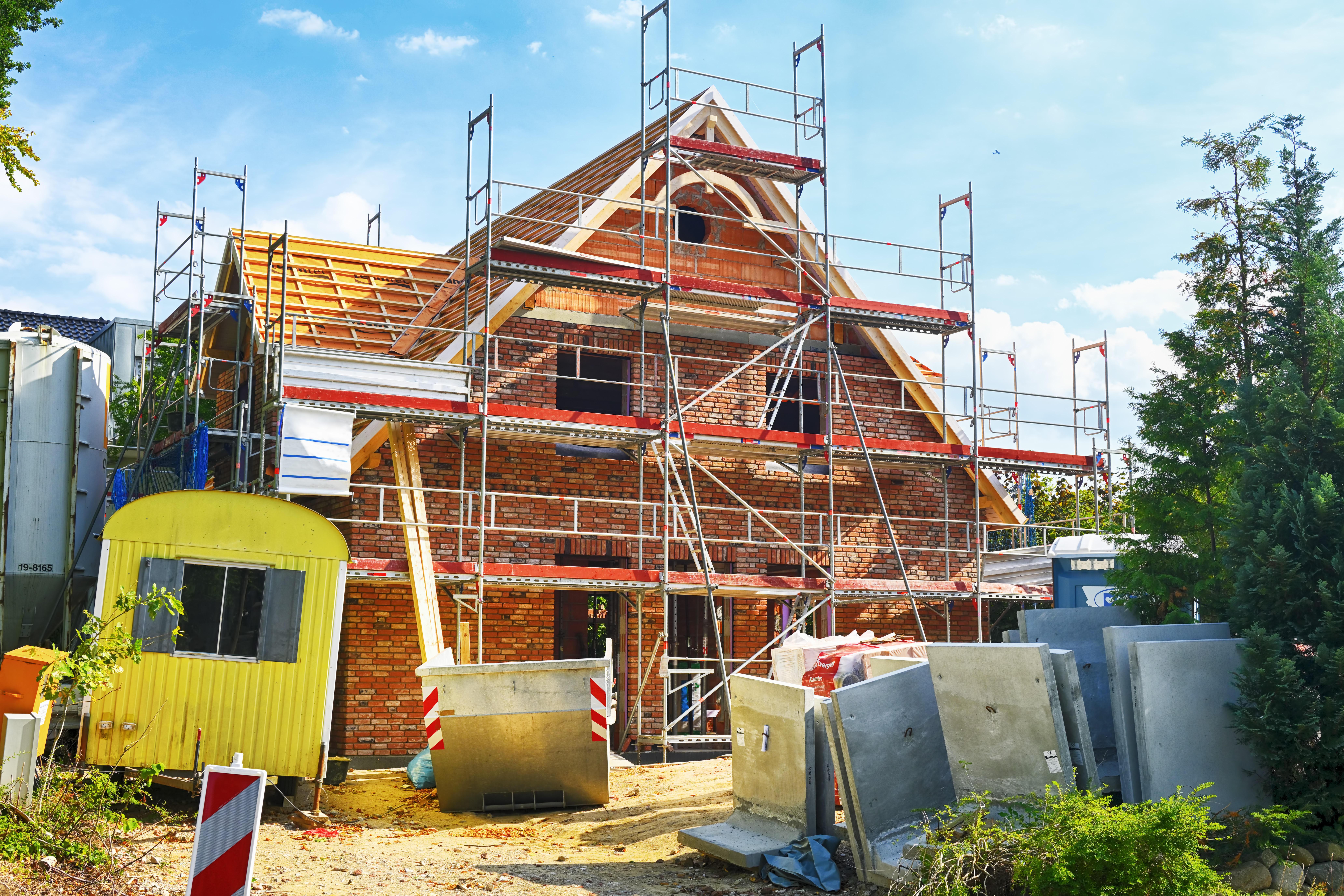 (Symbolbild) Das Programm "Jung kauft Alt" fördert die Sanierung bestehender Häuser.