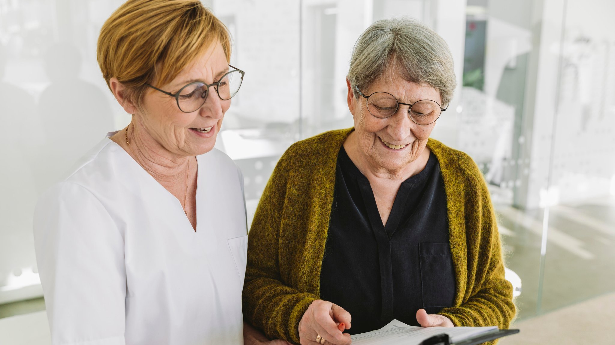 Ärztin mit einer Patientin