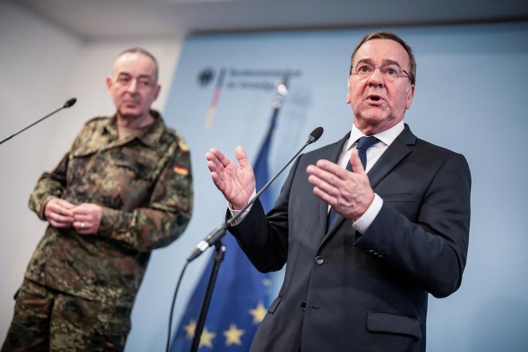 Verteidigungsminister Boris Pistorius neben Carsten Breuer, Generalinspekteur der Bundeswehr bei der Pressekonferenz .
