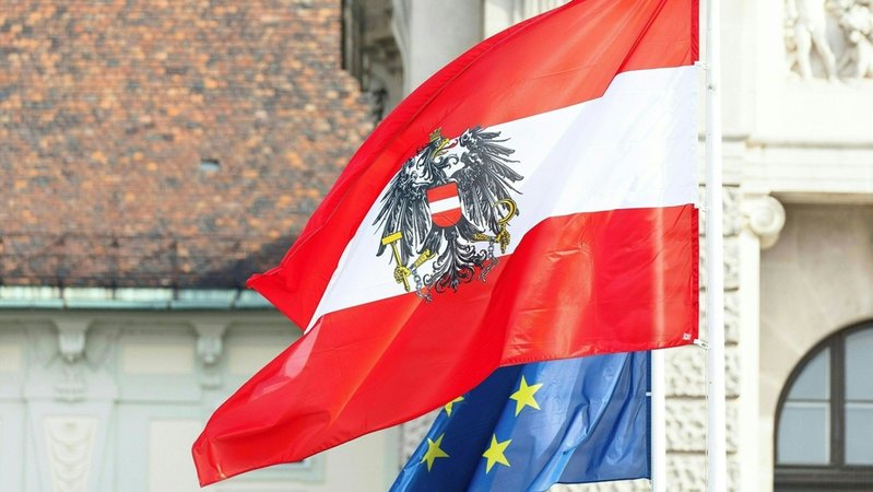 Flagge Österreichs und der EU | Bild: dpa-Bildfunk/Florian Wieser Flagge Österreichs und der EU