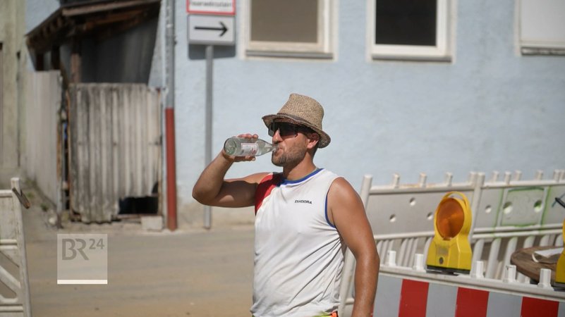 Bayern ist im Schwitzkasten. Die Temperaturen liegen heute bei etwa 35 Grad. Und sie steigen weiter. | Bild: Bayerischer Rundfunk 2025 Bayern ist im Schwitzkasten. Die Temperaturen liegen heute bei etwa 35 Grad. Und sie steigen weiter.