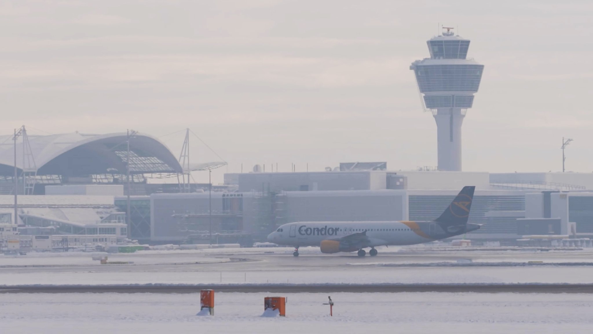 Auch am Münchner Flughafen ging wegen Glatteis bis zum Mittag nichts. 