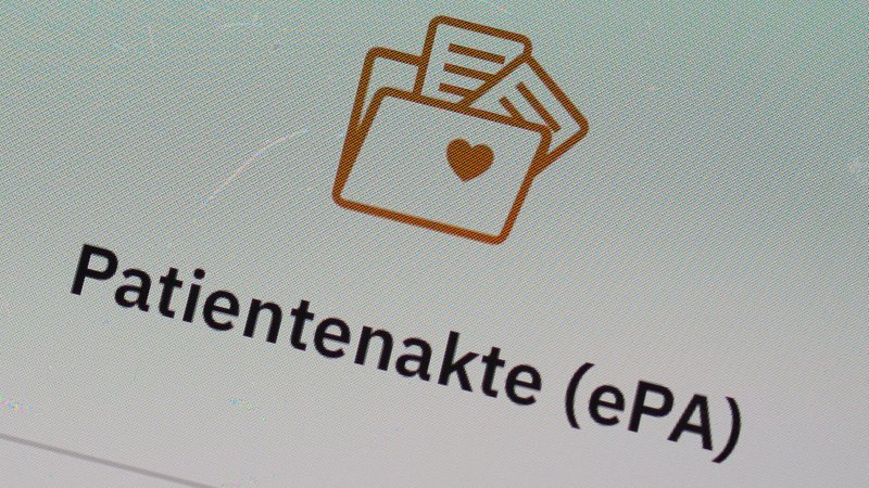 Die Informationspolitik bei der Einführung der elektronischen Patientenakte sorgt für Kritik | Bild: picture alliance / Jörg Carstensen | Joerg Carstensen Die Informationspolitik bei der Einführung der elektronischen Patientenakte sorgt für Kritik