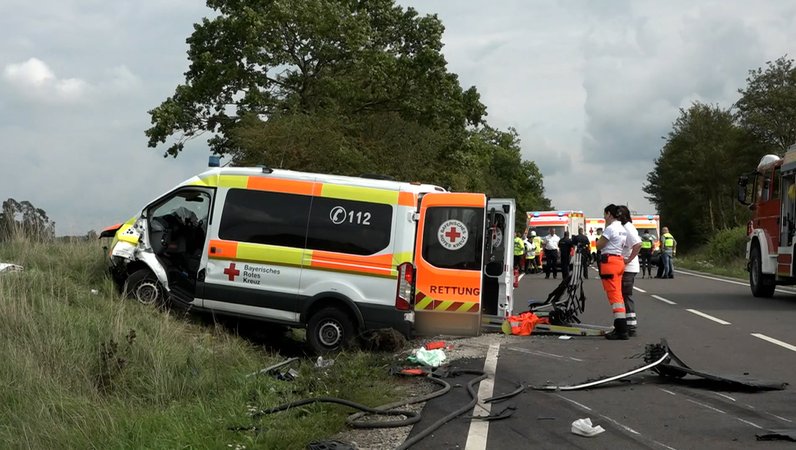 Archivbild: Unfall mit Krankenwagen
