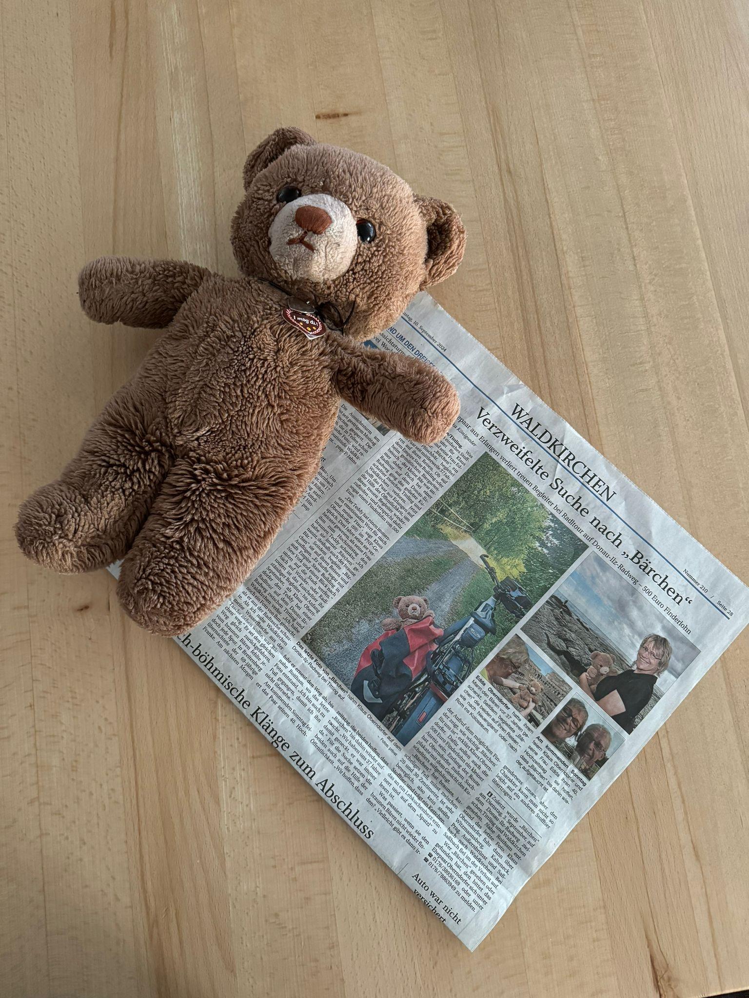 Überglücklich - der Teddybär wurde wieder gefunden.