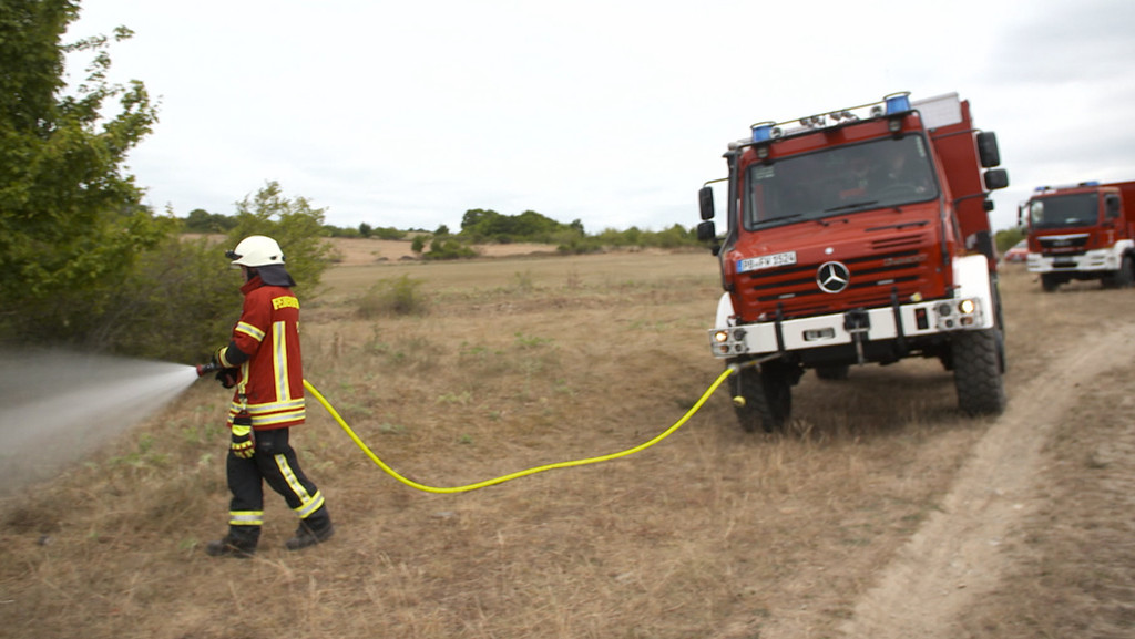 Feuerwehr im Einsatz. | Bild: BR Feuerwehr im Einsatz.