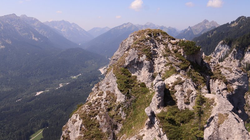 Blick vom Pürschling auf das Ammergauer Tal (Symbolbild)
