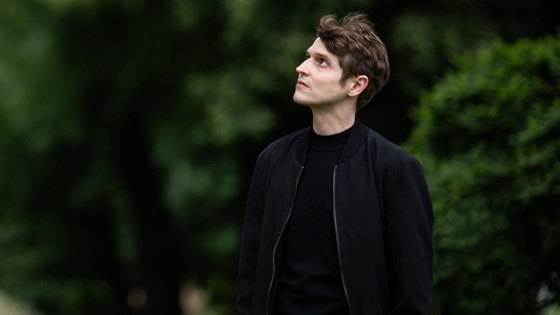 Der Autor Benedict Wells während des Potsdamer Literaturfestivals "LIT:potsdam" | Bild: picture alliance/dpa | Sebastian Christoph Gollnow Der Autor Benedict Wells während des Potsdamer Literaturfestivals "LIT:potsdam"