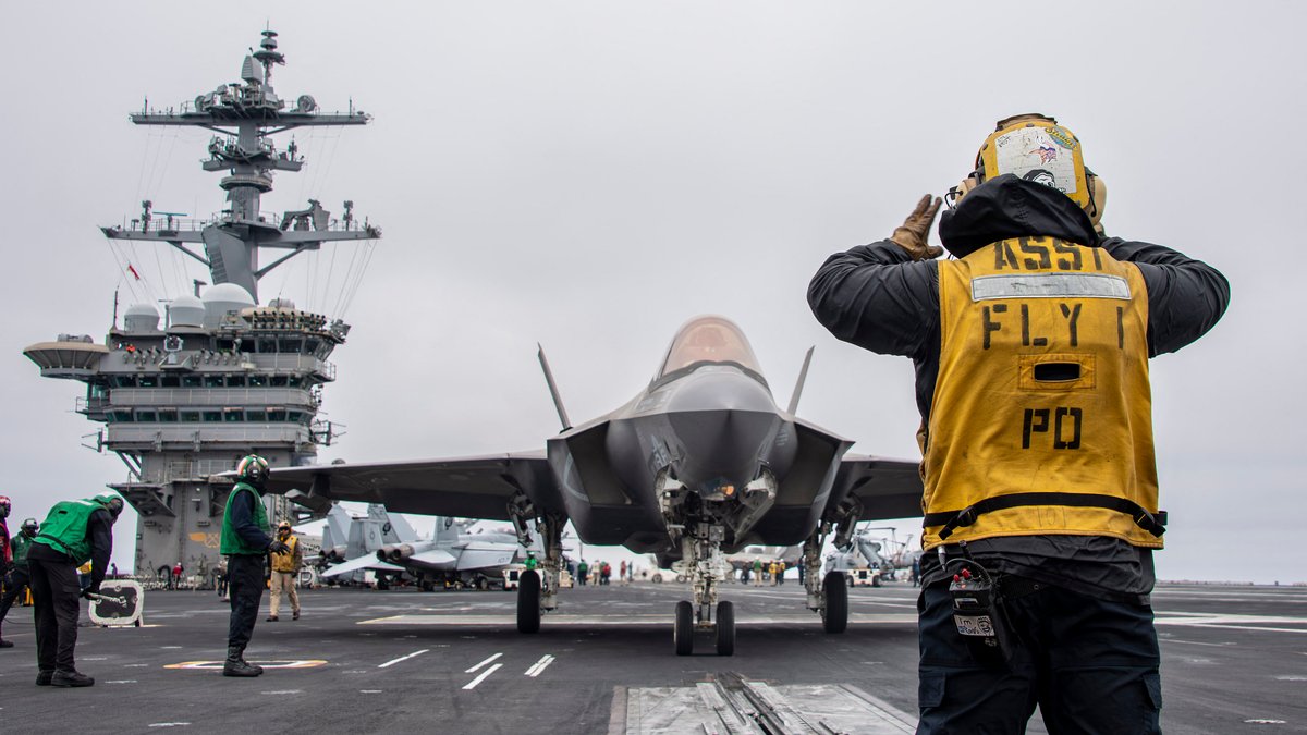 F-35-Jet an Bord der USS Abraham Lincoln, die die Kampfgruppe im östlichen Mittelmeer anführt