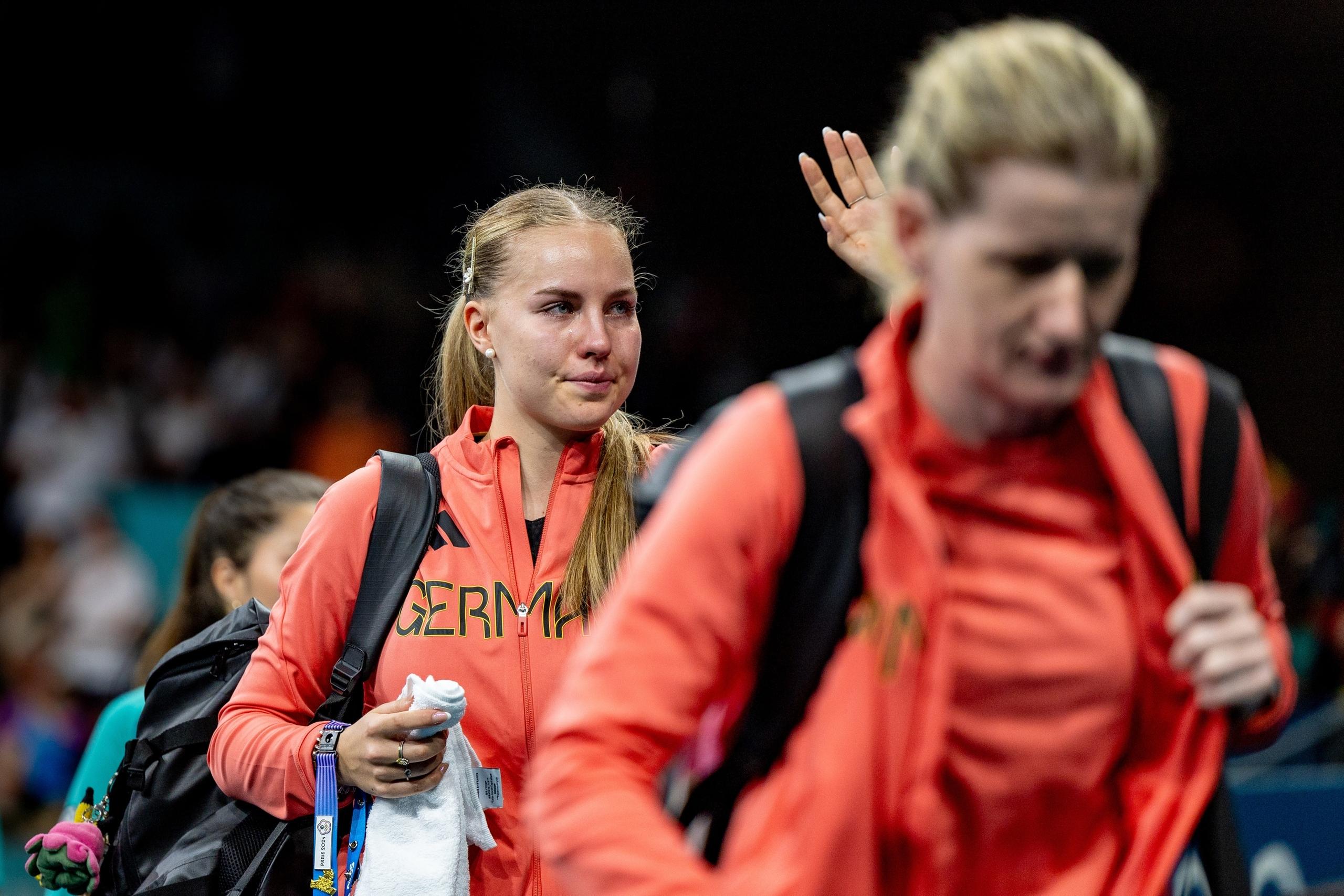 Tischtennisspielerin Annett Kaufmann enttäuscht nach Niederlage im Kampf um Bronze bei den Olympischen Spielen in Paris / Olympia Paris 2024 / Tischtennis Team Frauen 