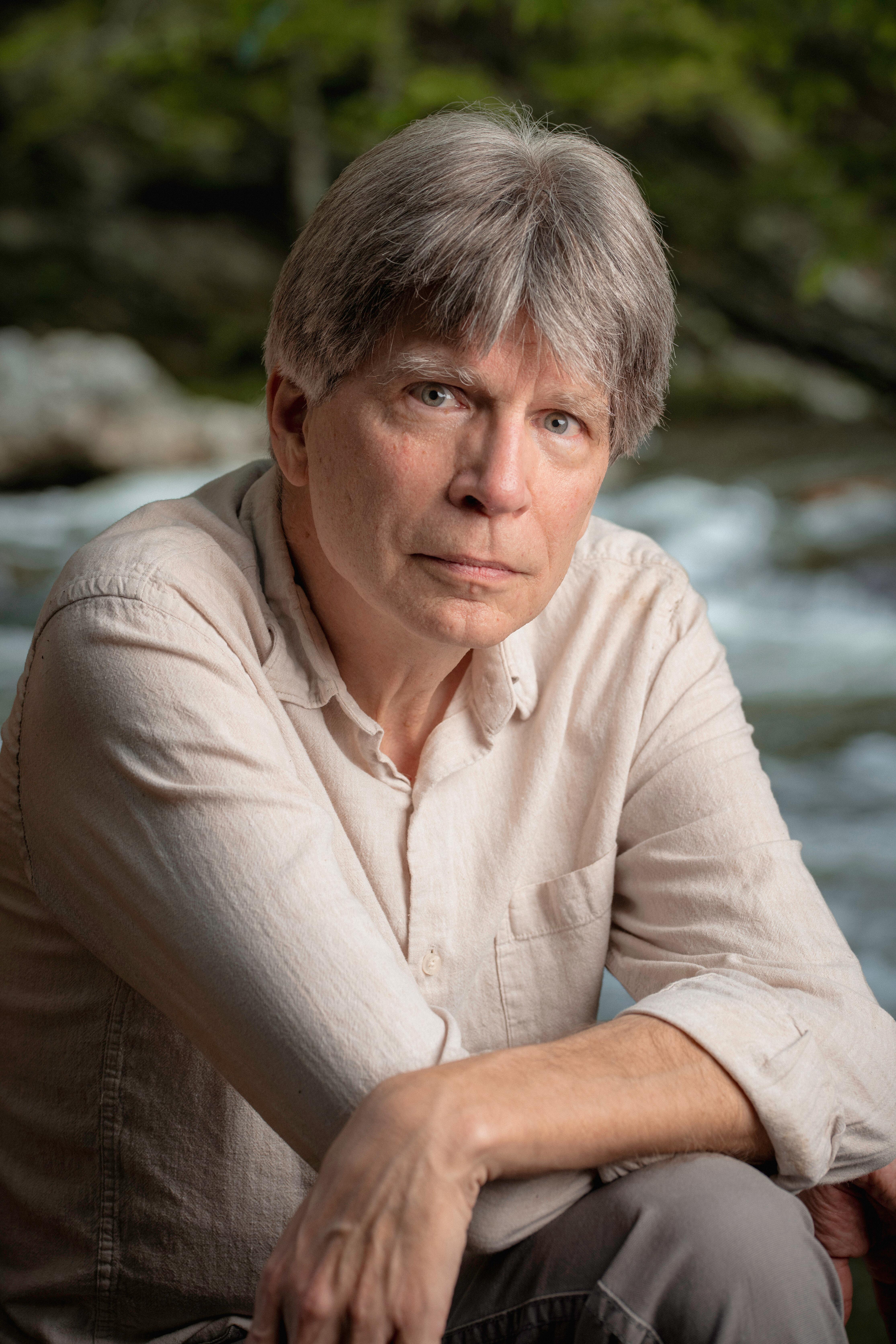 Zu sehen ist der Bestsellerautor Richard Powers