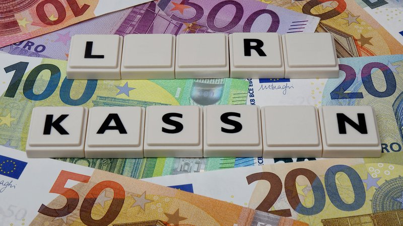 Bayerns Kommunen klagen über 5 Milliarden Euro an Defizit in diesem Jahr. | Bild: BR/picture alliance Bayerns Kommunen klagen über 5 Milliarden Euro an Defizit in diesem Jahr.