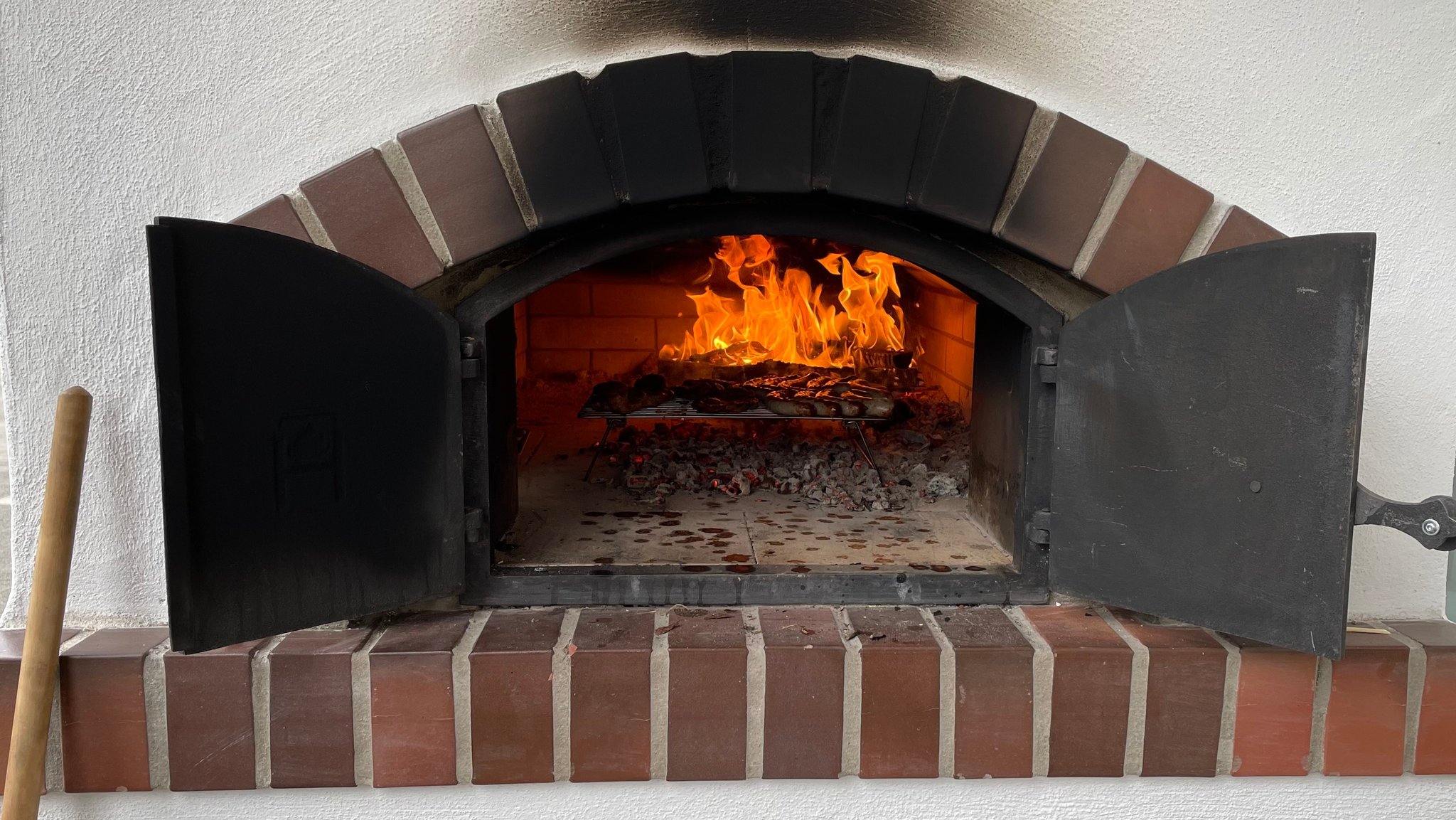 Voll im Trend: Holzbackofen im Eigenbau