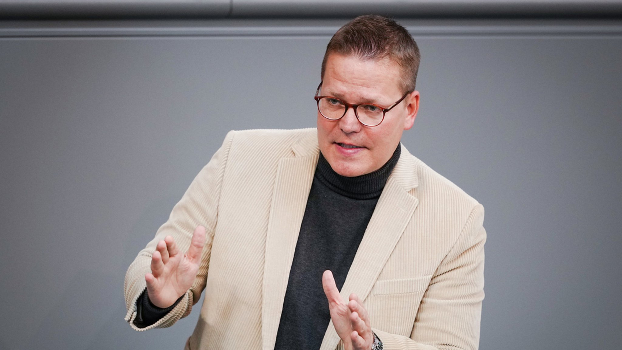 Tino Sorge (CDU), gesundheitspolitischer Sprecher der Unionsfraktion, spricht bei der Sitzung des Bundestags. 