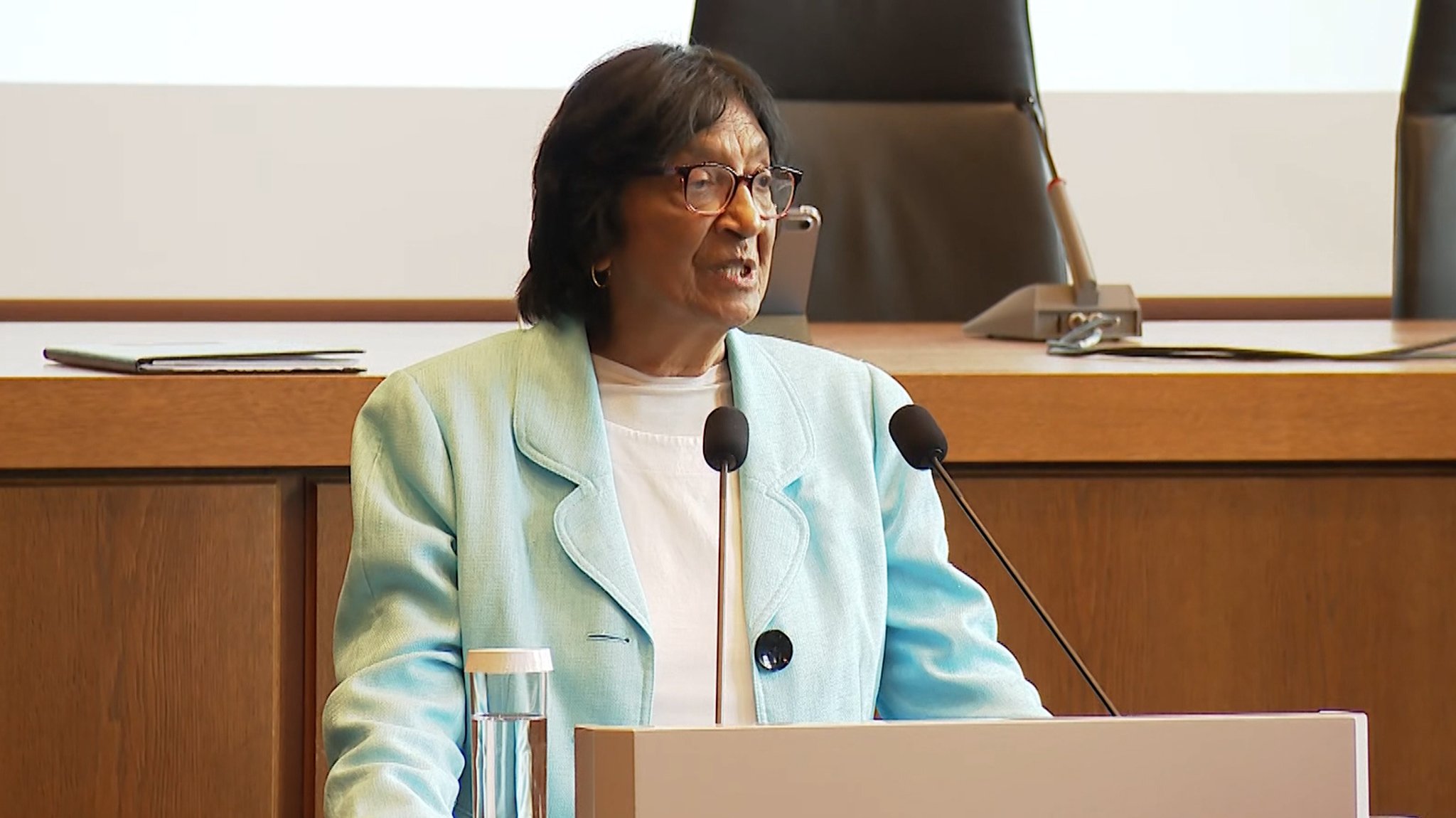 Als Navi Pillay vom Friedensnobelpreis erfährt, ist die Juristin gerade in Nürnberg. Und muss sich erst einmal setzen. Ihren Preis widmet die Südafrikanerin Überlebenden internationaler Verbrechen.