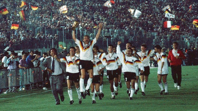 Deutsche Fußball-Nationalspieler feiern WM-Titel 1990