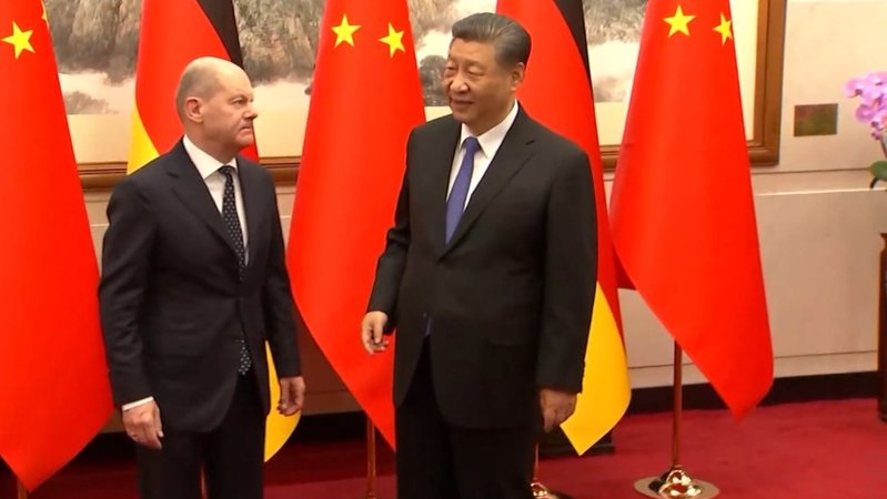 Bundeskanzler Scholz (l) und Chinas Präsident Xi (r)