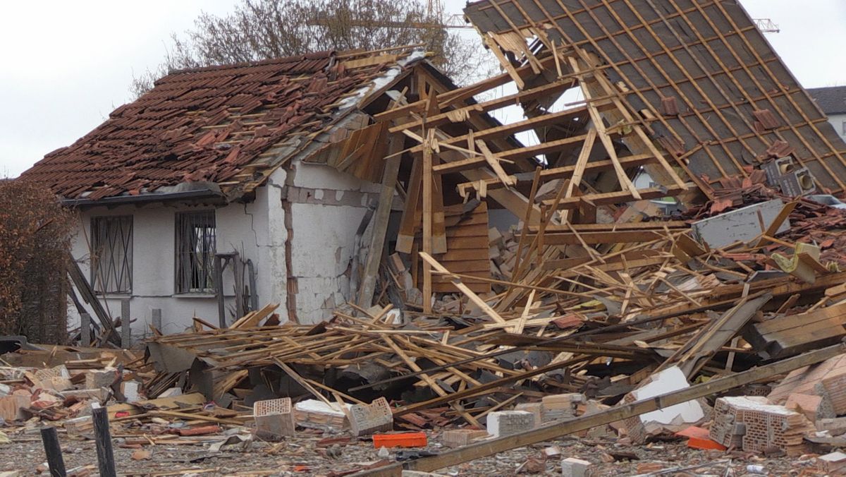 Enorme Schaden Nach Explosion Von Vereinsheim In Kaufbeuren Br24