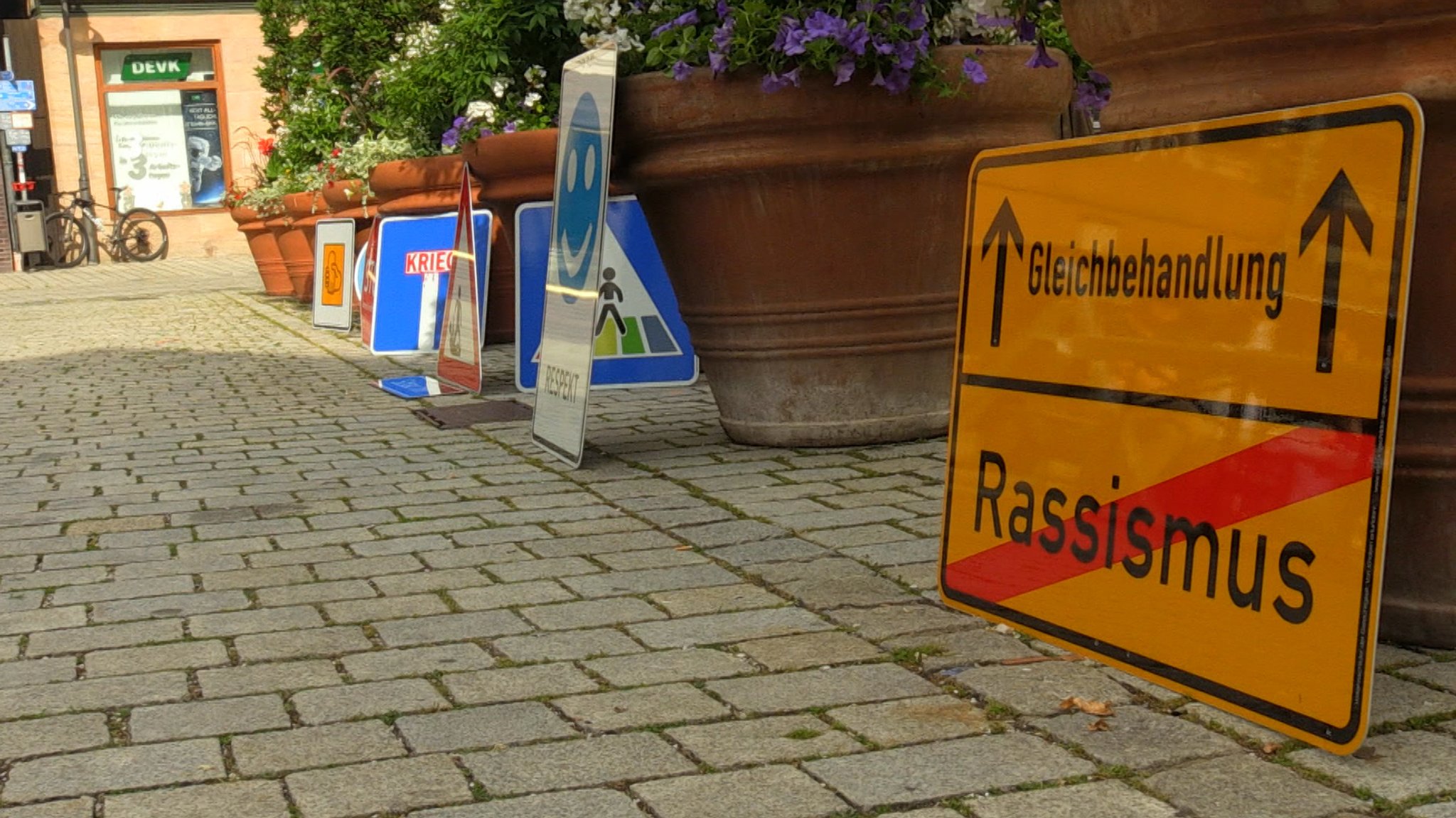 "Verkehrsschilder der Gerechtigkeit" im Lankreis Roth