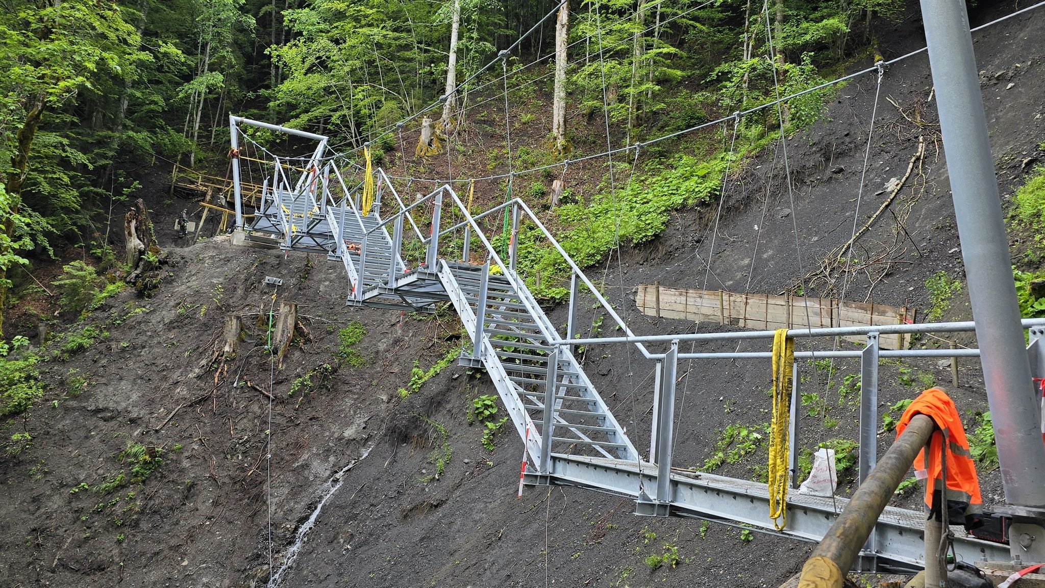 Nach Murenabgängen: Neue Hängebrücke vor der Partnachklamm