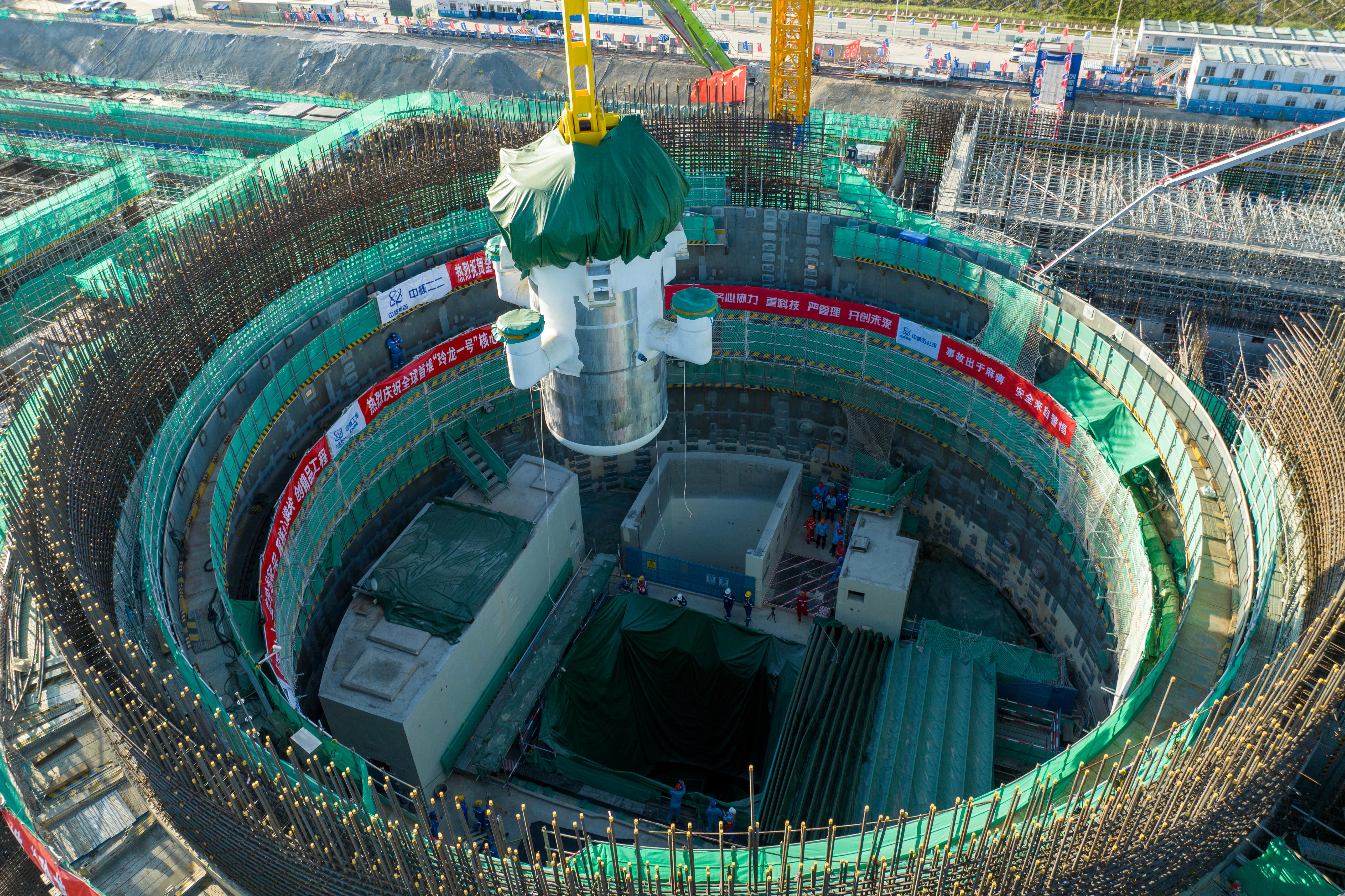 Baustelle des weltweit ersten kommerziellen Small Modular Reactors Linglong One in der südchinesischenn Provinz Hainan
