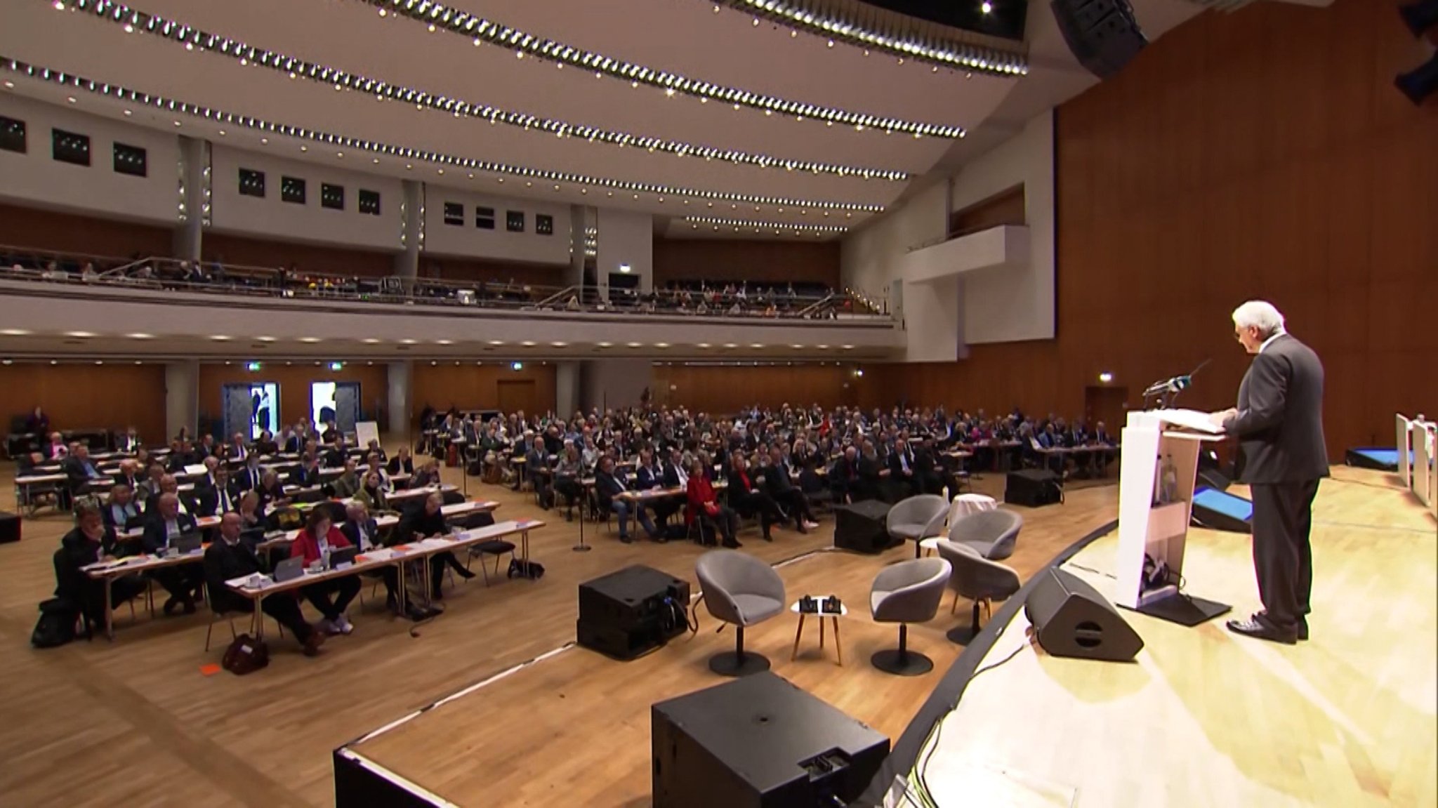 In Ulm haben die viertägigen Beratungen der Synode der Evangelischen Kirche in Deutschland (EKD) begonnen. 