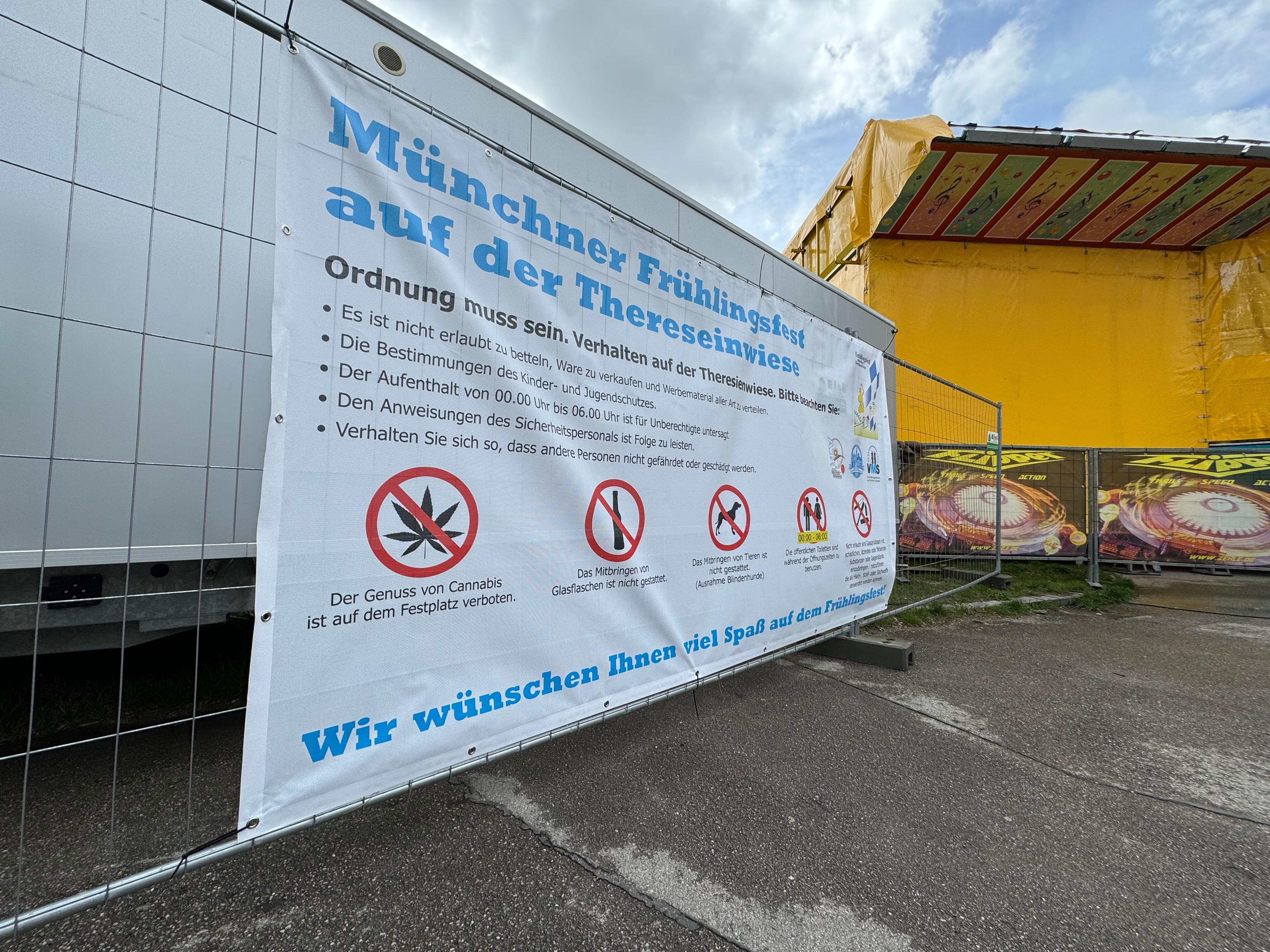 Noch gibt es kein Cannabis-Verbot auf Volksfesten. Die Veranstalter vom Frühlingsfest in München haben per Hausrecht das Verbot durchgesetzt. 