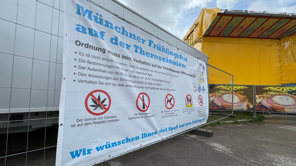 Noch gibt es kein Cannabis-Verbot auf Volksfesten. Die Veranstalter vom Frühlingsfest in München haben per Hausrecht das Verbot durchgesetzt.  | Bild:BR/Katrin Bohlmann